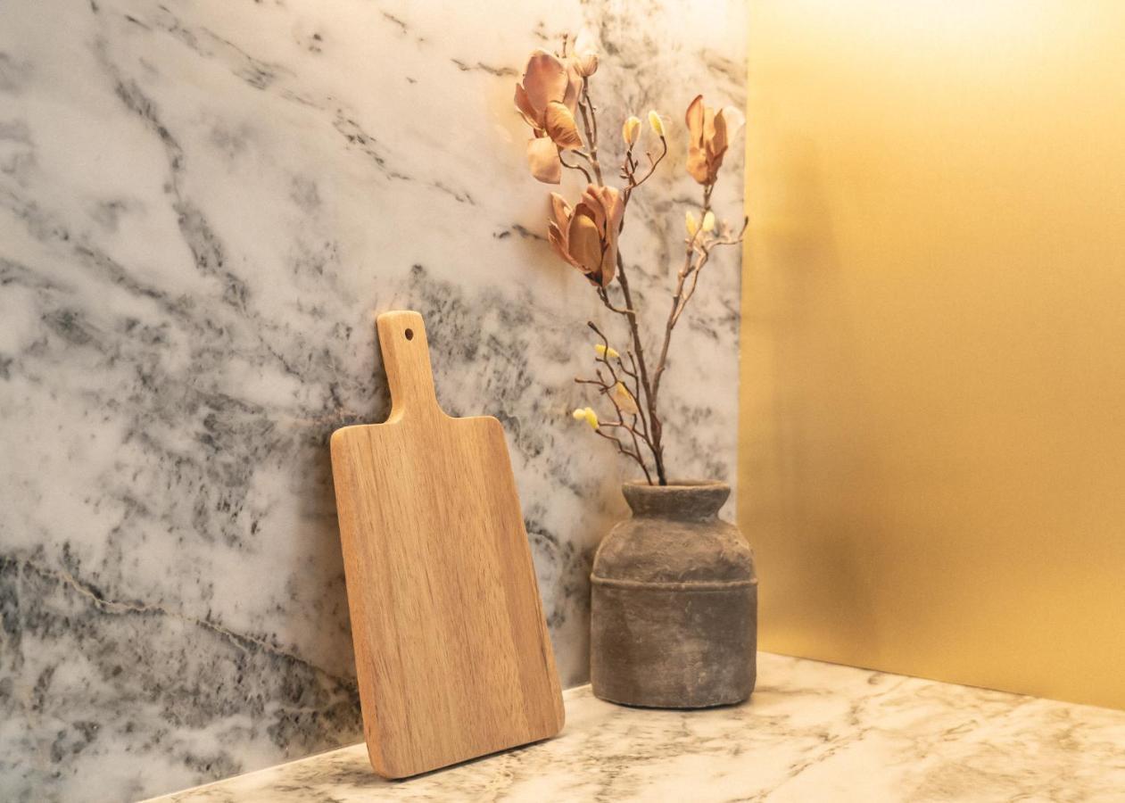 Village Aparthotel By Boa OOporto Esterno foto A cutting board