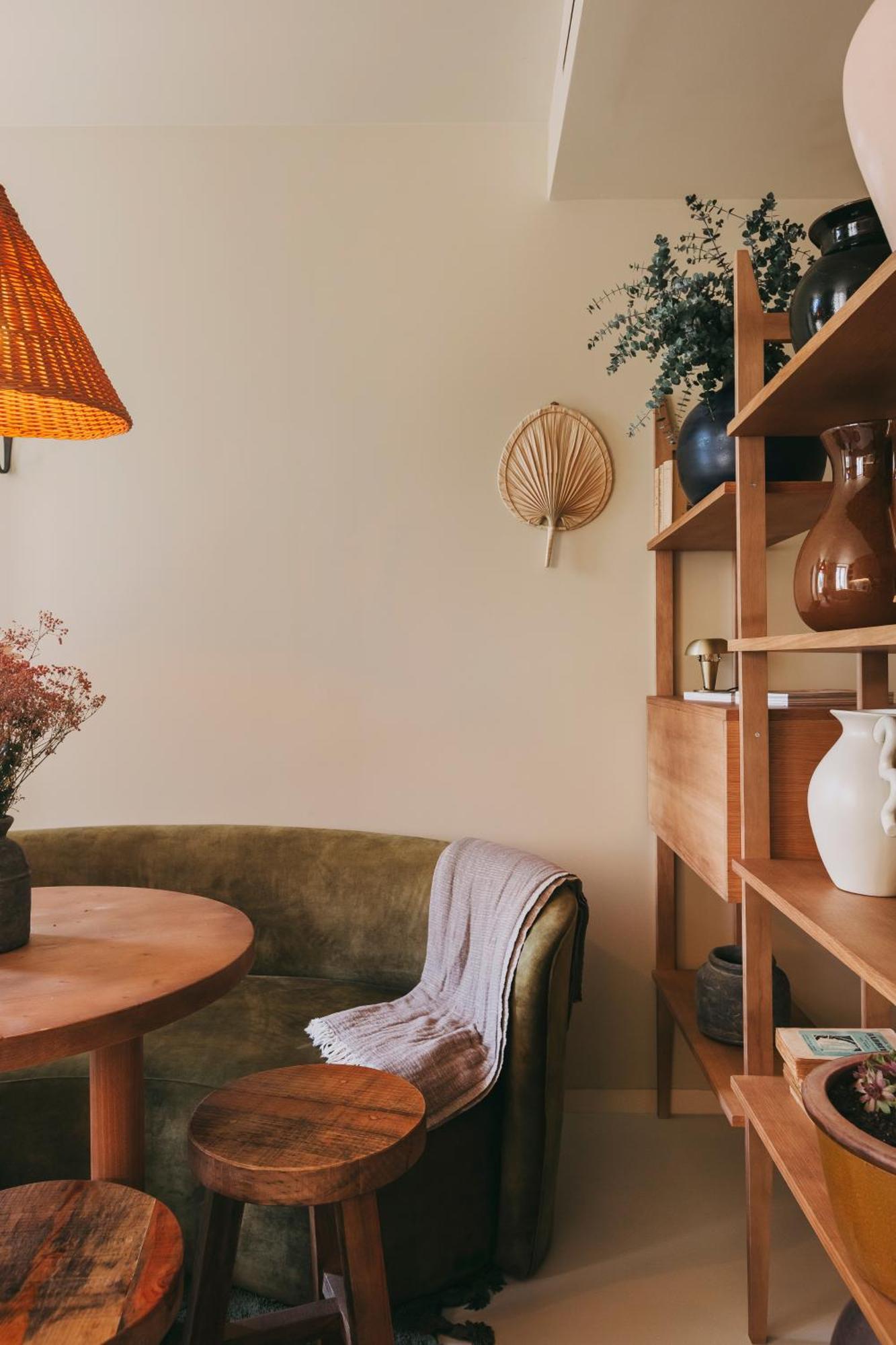 Village Aparthotel By Boa OOporto Camera foto A living room with a sofa, a table, a shelf and a lamp